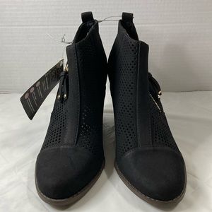 Royu Zealous Wedge Heel Booties Sz 9 Faux Suede Zipper Laser Cut Memory Foam New